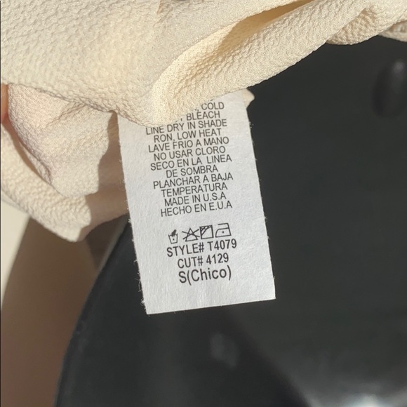 ❤️ Ivory Bell Sleeve Off the Shoulder Top ❤️ - Picture 6 of 7